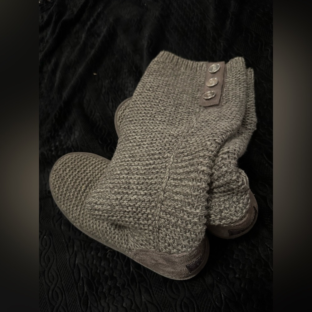 Older UGG knit boots